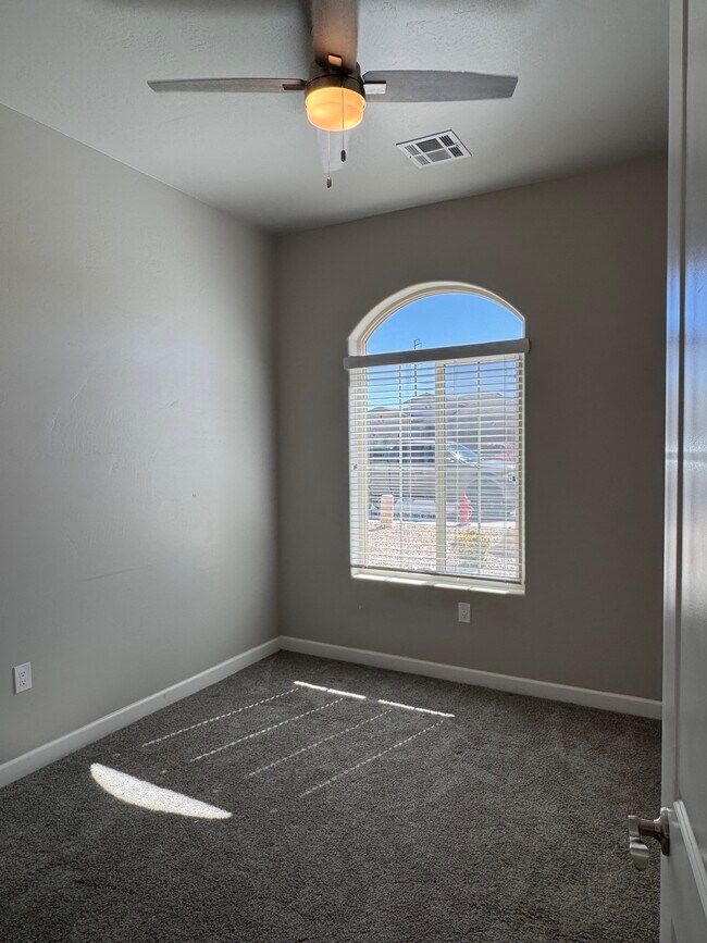 Foto del edificio - 3959 Santa Alexandra Rd