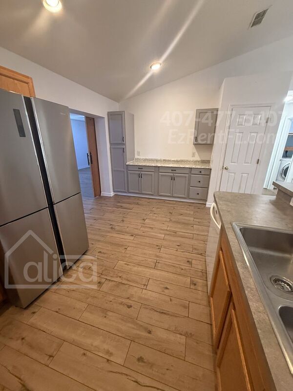 Building Photo - 1143 Madura Dr