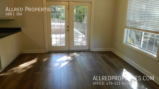 Foto del edificio - Spacious 4 Bed, 2.5 Bath Home in Prime Fayetteville Location With Lawn Care Included!