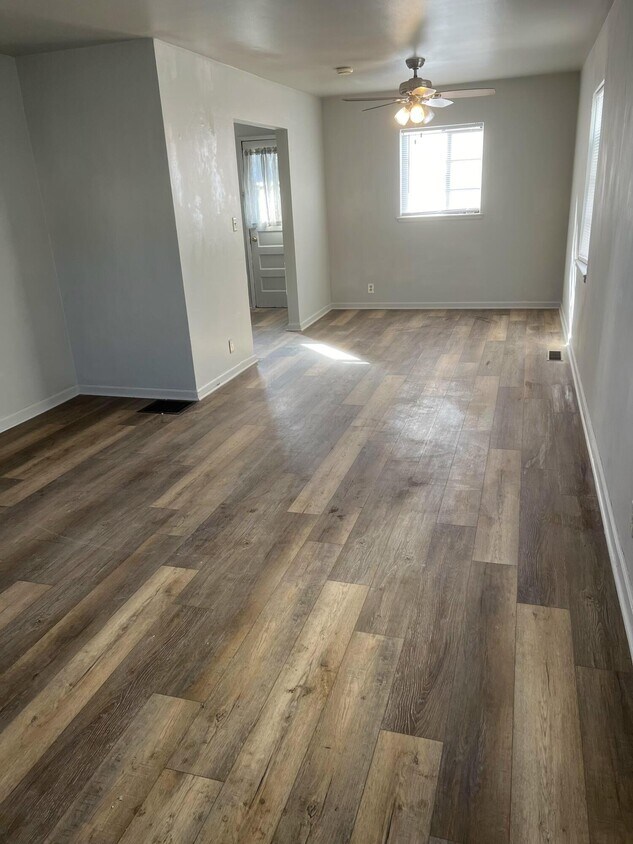 Foto principal - 2951 E Moreland Dr