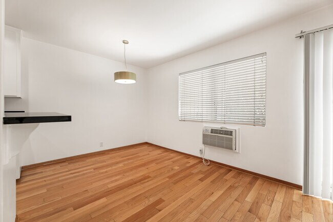 Foto del edificio - 1608 S Bentley Ave
