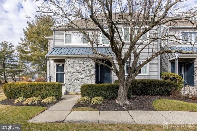 Building Photo - 511 Chanticleer