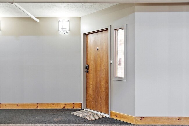 Building Photo - 200 Market St