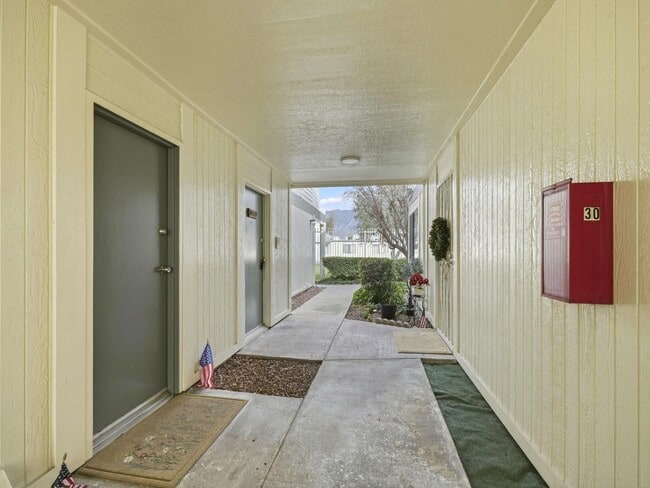 Building Photo - 10512 Sunland Blvd