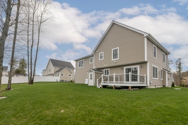 Building Photo - 11 Dylan Dr