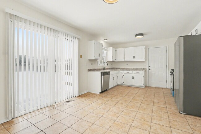 Foto del edificio - 2600 John Bourg Dr