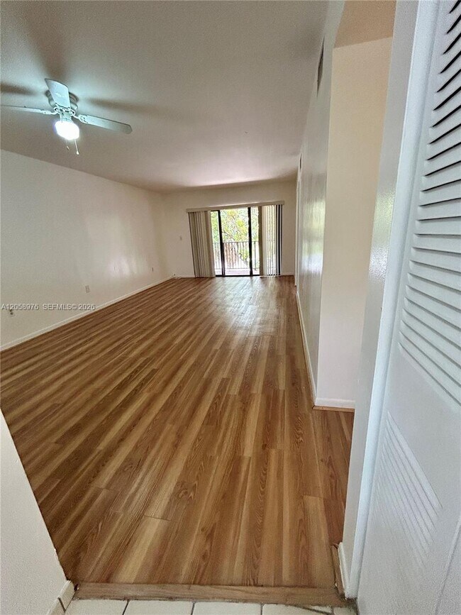 Foto del edificio - 210 W Park Dr
