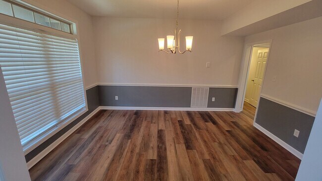 Photo - The 5 Bedroom You've Been Looking For!! House