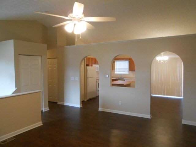 Building Photo - 988 Drayson Drive