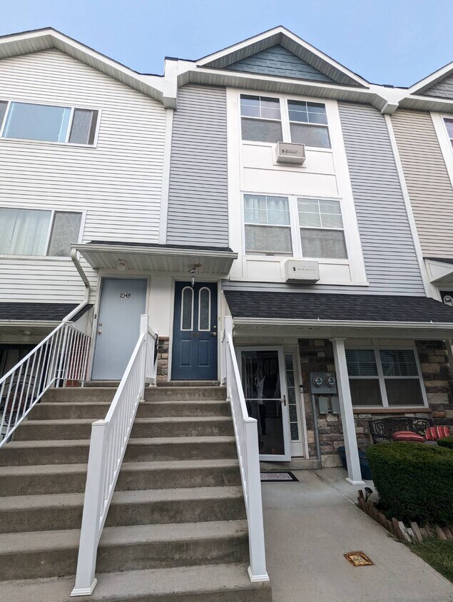 Foto principal - 102 Dolphin Ct