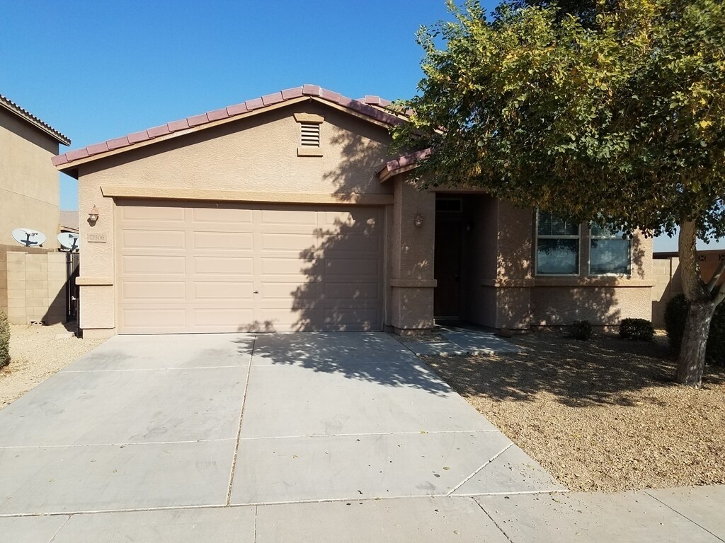 Primary Photo - 4 bedroom 2 bath home in Canyon Trails
