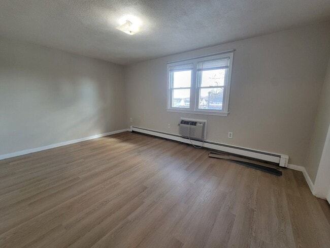 Foto del edificio - 83 Pleasant St