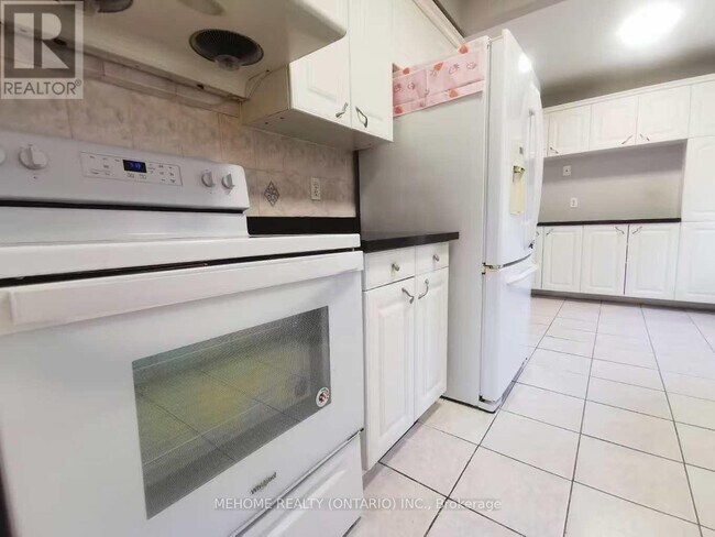 Building Photo - 2673 Credit Valley Rd