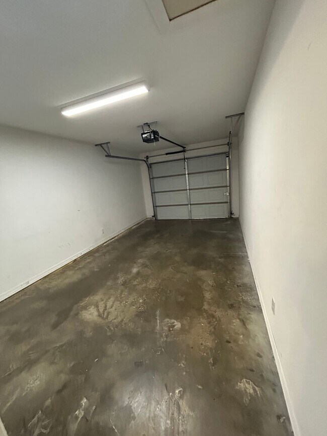 Building Photo - 103 Sequoya Dr