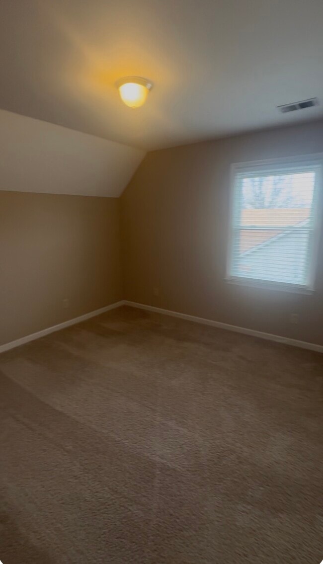 Building Photo - 304 Magnolia Cir