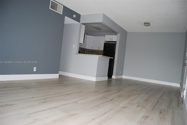 Building Photo - 5221 Geneva Ct