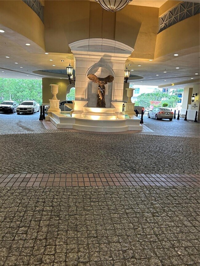 Foto del edificio - 150 Sunny Isles Blvd