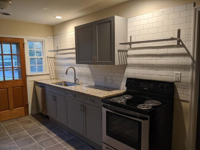 Building Photo - 304 East Lake Dr