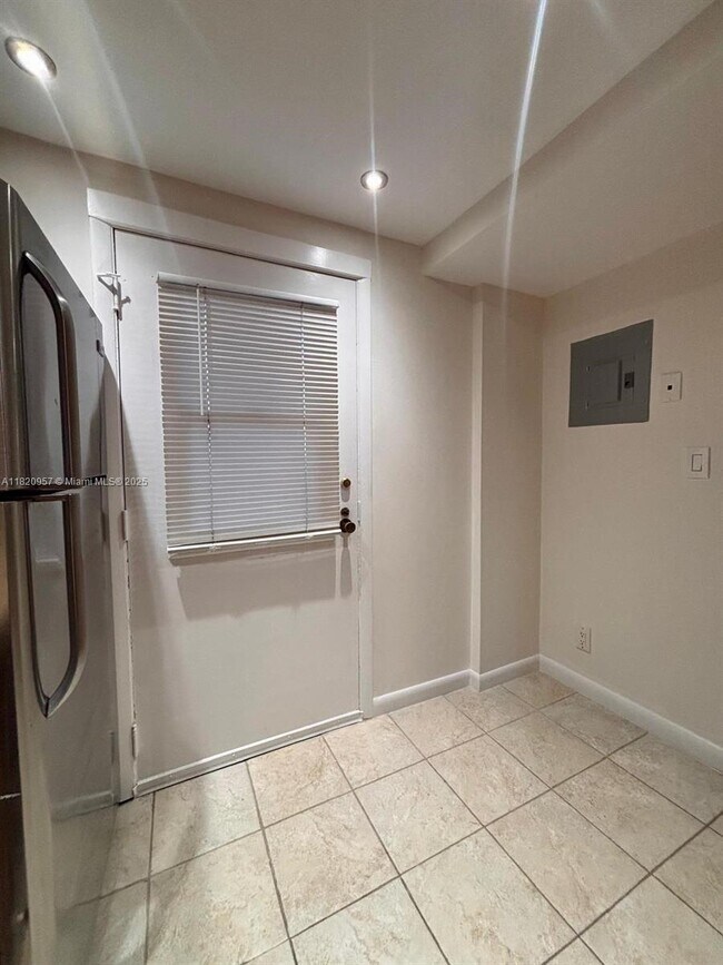 Foto del edificio - 3101 N Country Club Dr