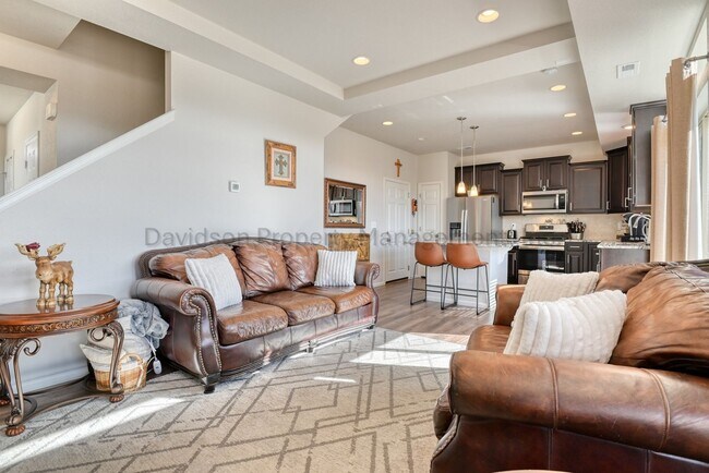 Foto del edificio - Inviting 3 Bedroom Carriage House in Banning Lewis Ranch