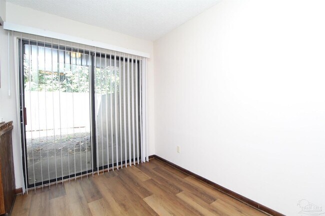 Foto del edificio - 1455 Acorn Ln