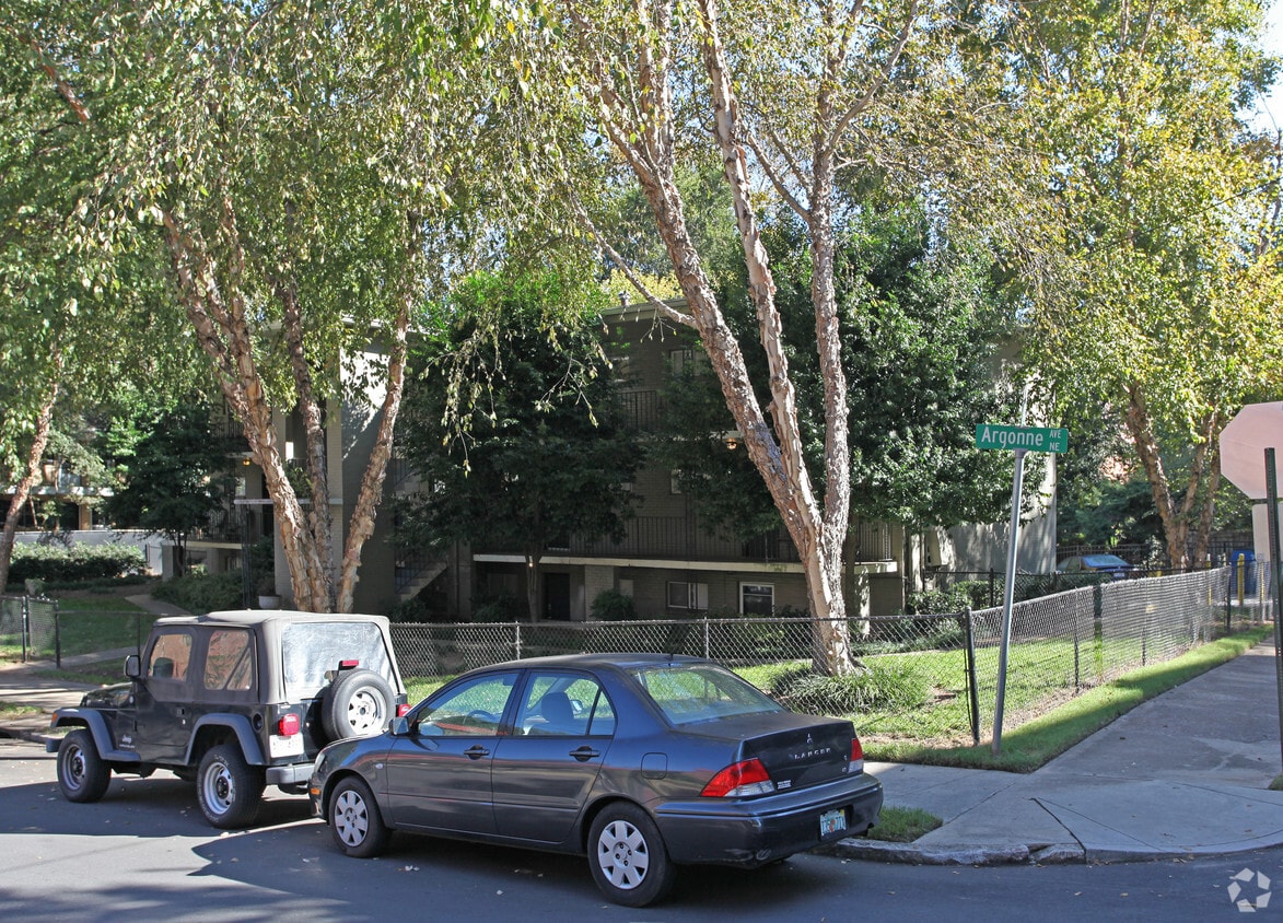 Building Photo - 699 Argonne Ave NE