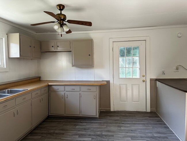 Building Photo - 983 Laura Mae Dr