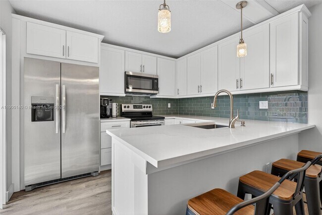 Building Photo - 2701 27th Ct