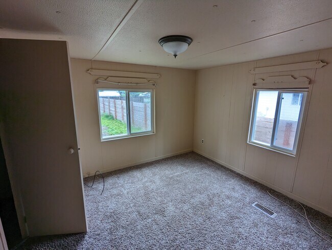 Master Bedroom - 6255 Bellwood Dr