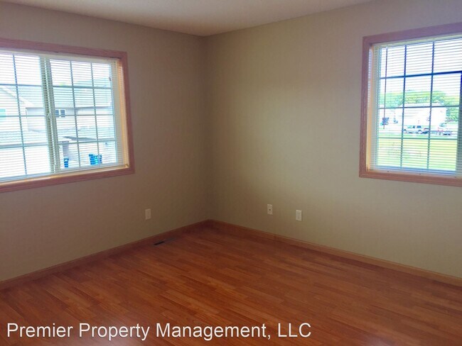 Building Photo - 3 br, 1.5 bath House - 1687 20th Ave NE