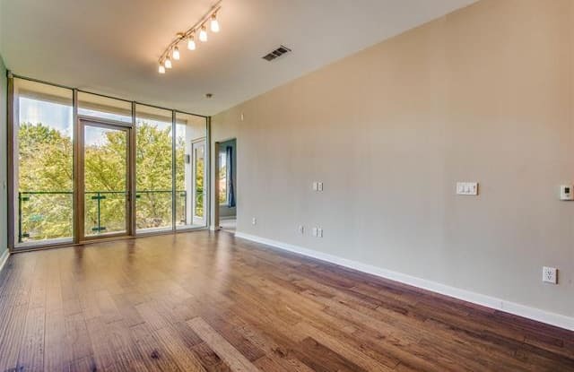 Building Photo - 2950 McKinney Ave