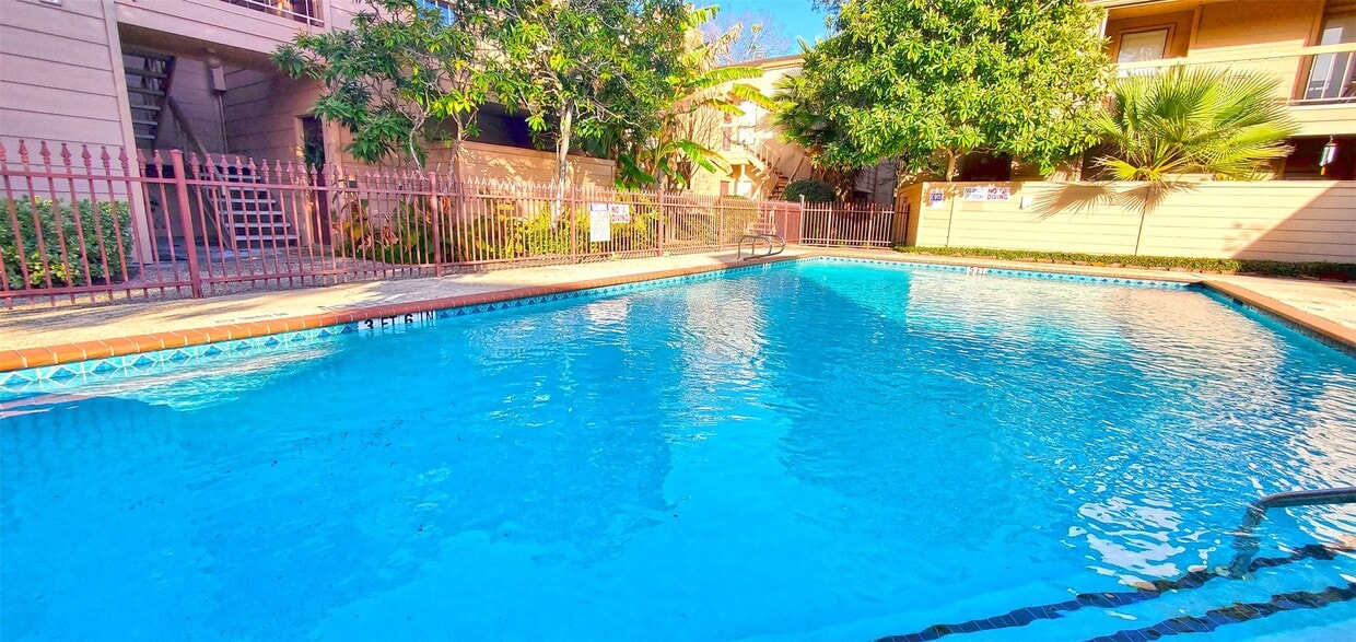 Primary Photo - 2125 Augusta Dr