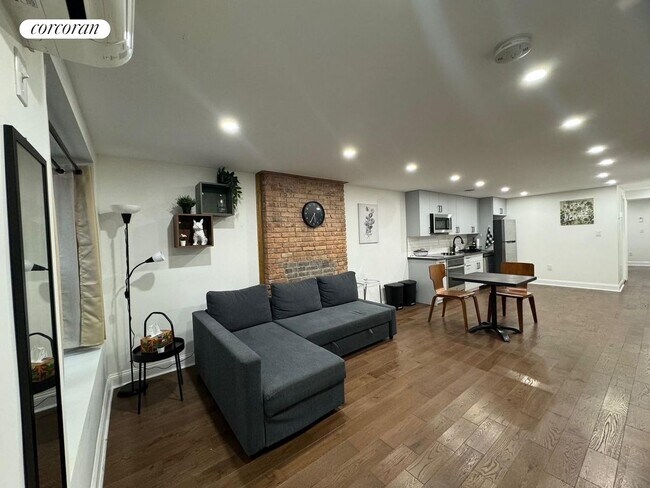 Building Photo - 38 Woodbine St