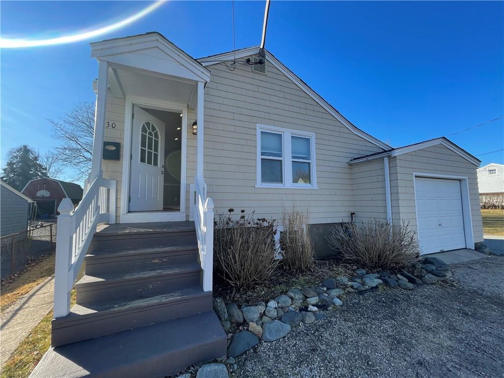 30 Livingston Pl, Middletown, RI 02842 House Rental in Middletown, RI