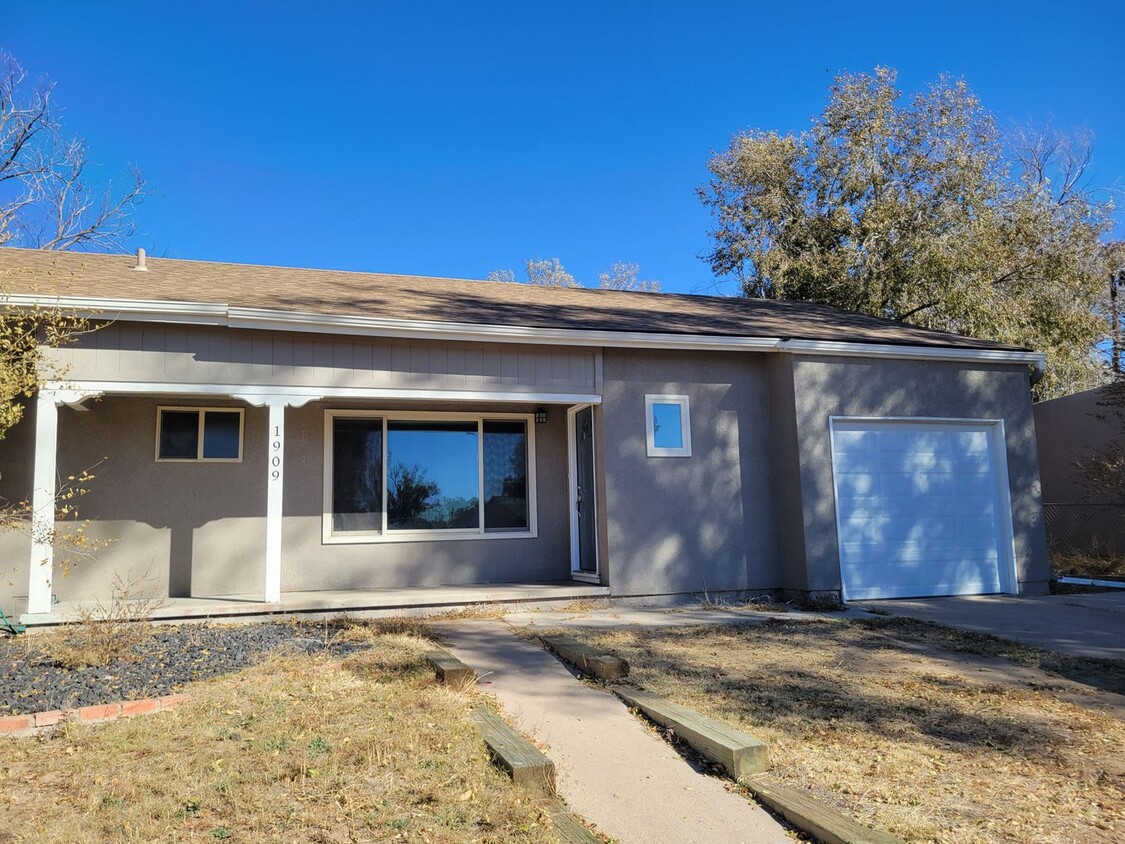 Foto principal - Newly Remodeled 3 Bedroom Ranch Available ...