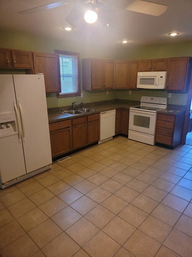 Kitchen - 4820 Alert New London Rd