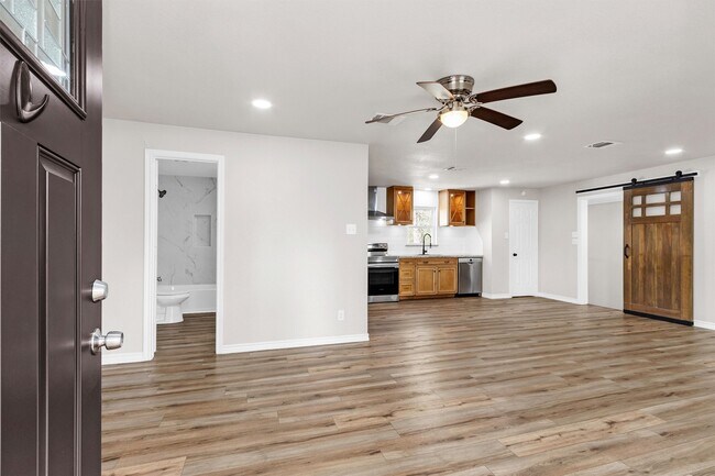 Foto del edificio - 338 S Walker Rd