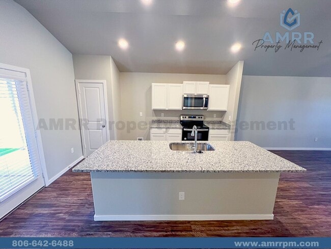 Building Photo - 3 Bedroom Home Available For Spring Pre-Lease