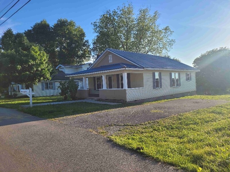 Primary Photo - 707 Hall St