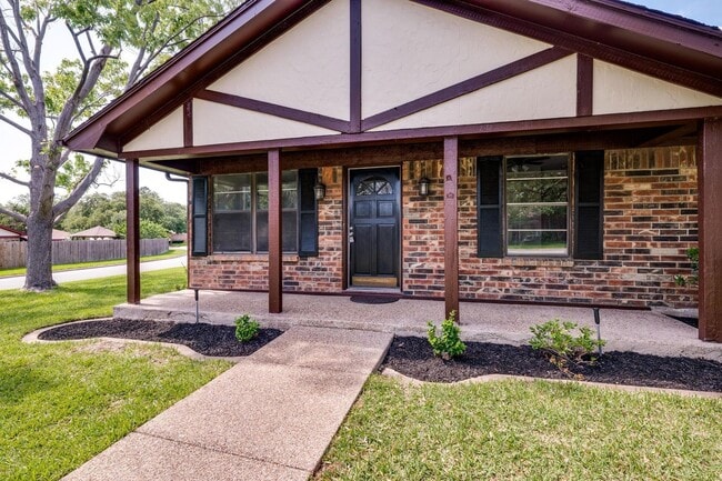 Building Photo - 724 Toni Dr