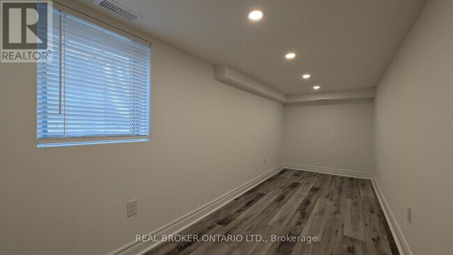 Photo du bâtiment - 1150 Woodbine Ave