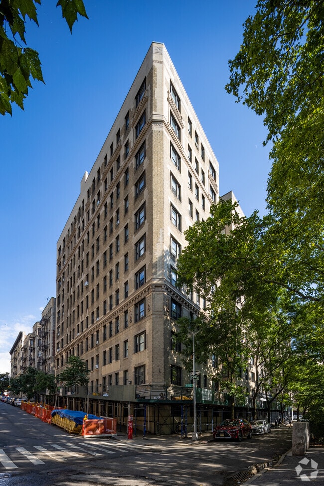 Building Photo - 725 Riverside Dr