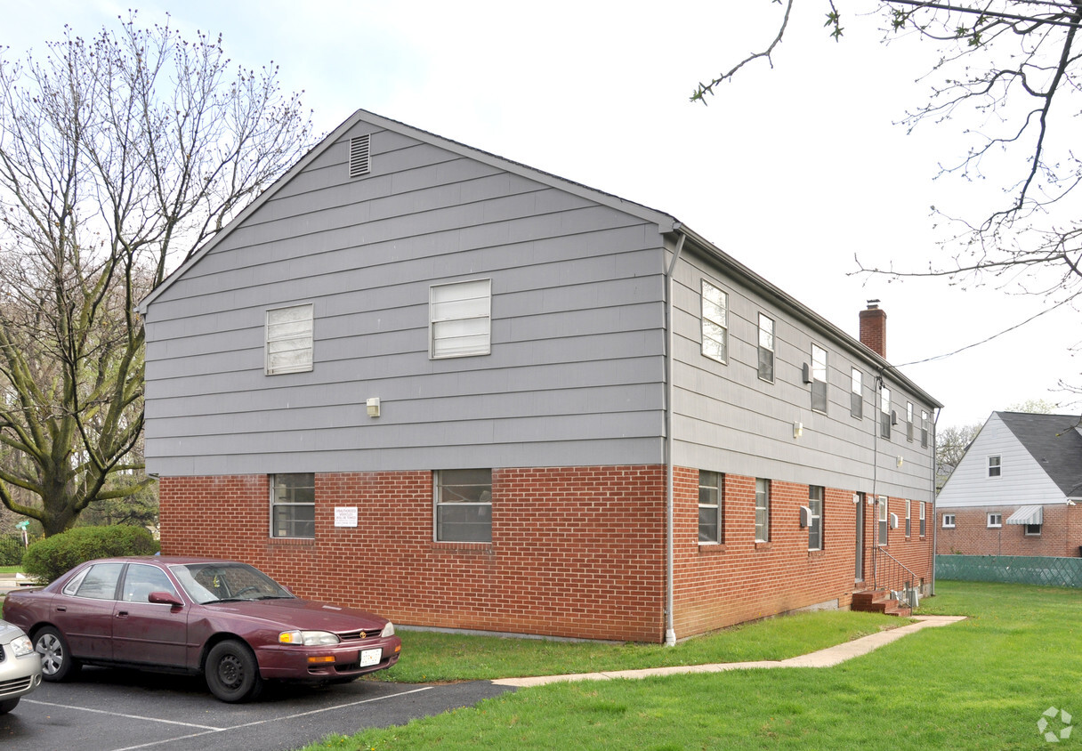 Building Photo - Laredo Apartments