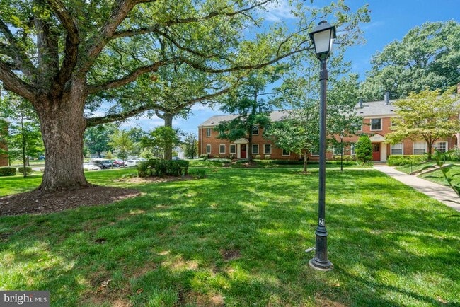 Building Photo - 2505 Arlington Blvd