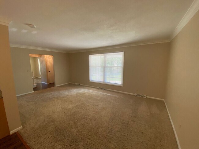 Building Photo - Great West Des Moines single family home!