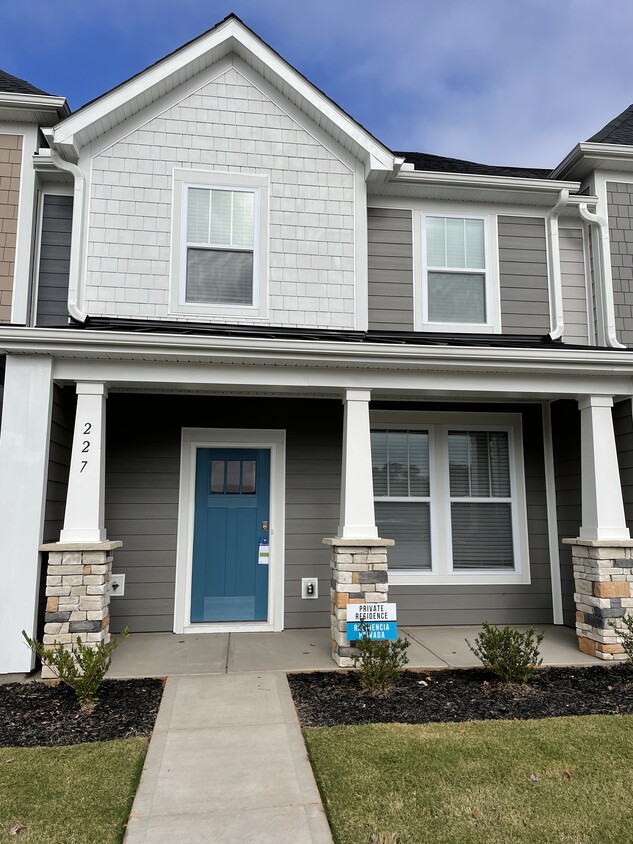 Primary Photo - 227 Dalmatian Dr