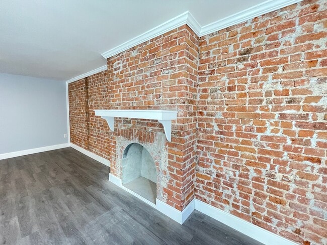Building Photo - 131 Lander St