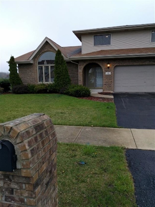 21 Denise Ct, Matteson, IL 60443 House Rental in Matteson, IL