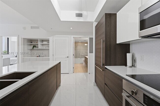 Building Photo - 301 Altara Ave
