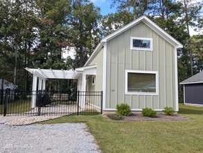 Building Photo - 124 Long Pond Loop